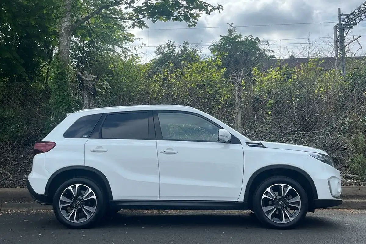 2022-suzuki-vitara-15-sz5-big-8