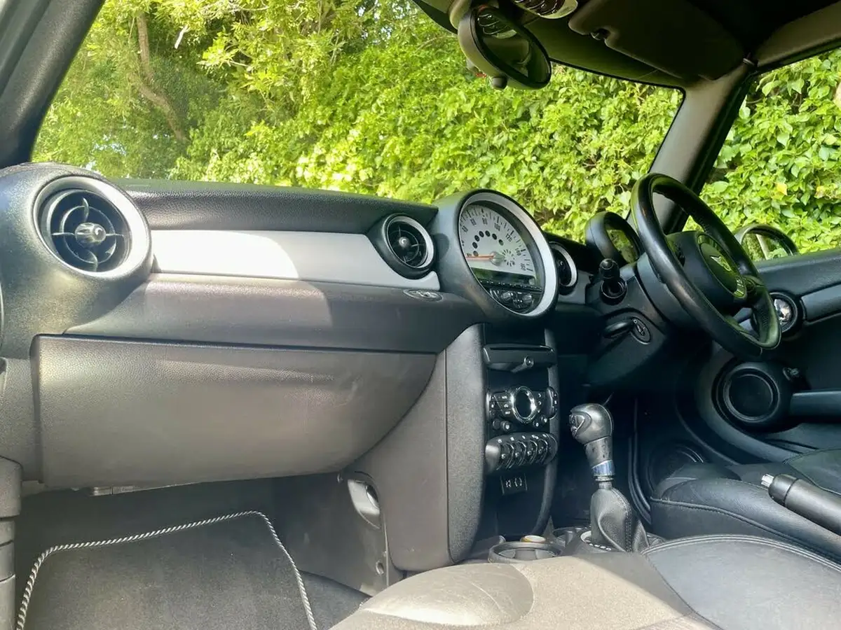 2011-mini-cooper-16-cooper-122bhp-convertible-2d-auto-big-9