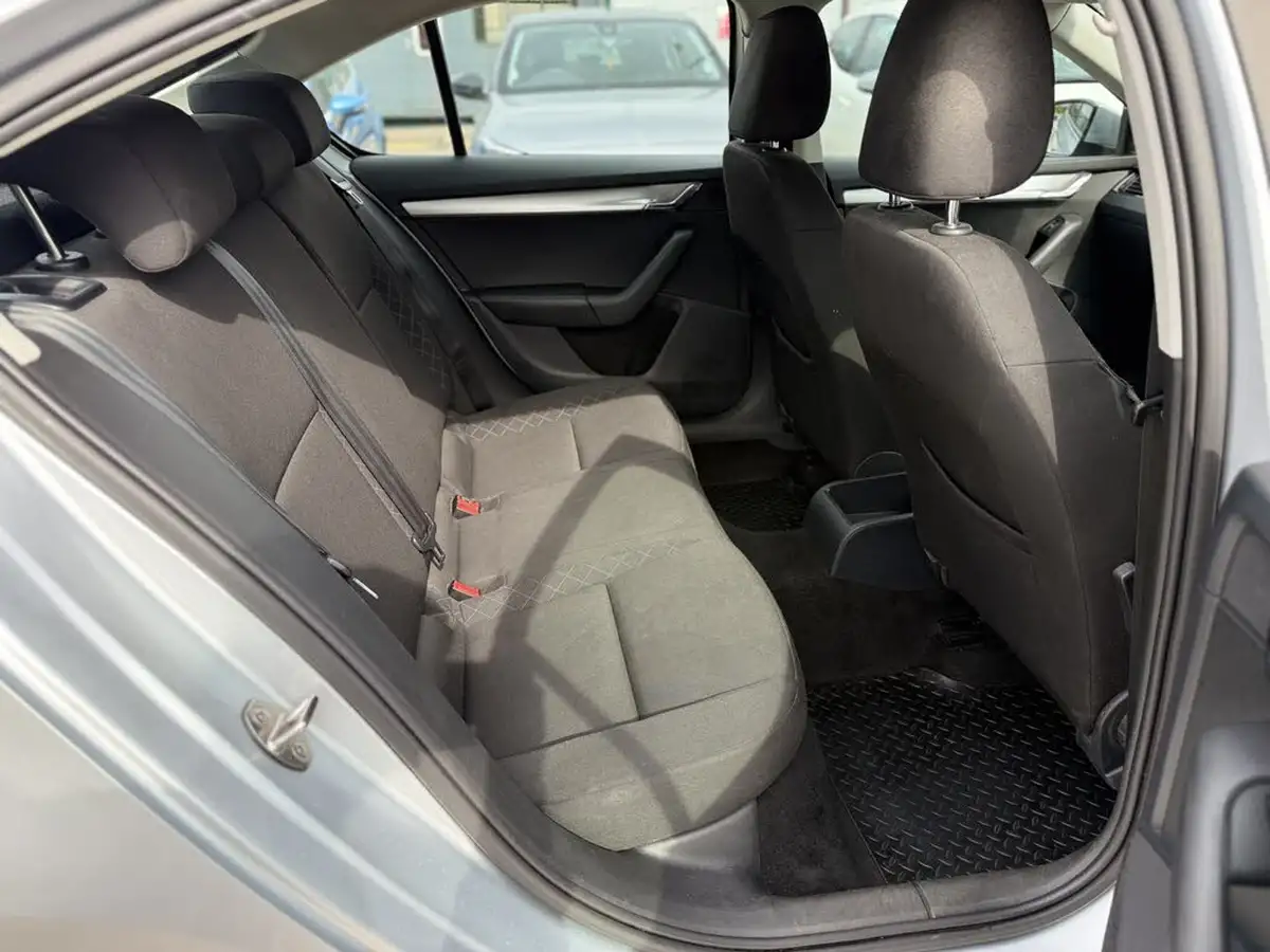 2020-skoda-octavia-10-tsi-s-hatchback-big-23