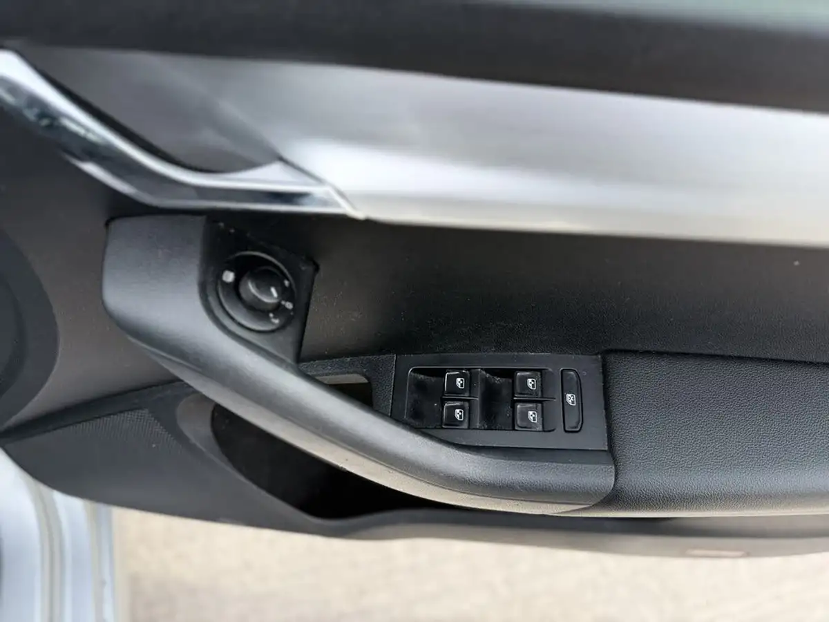 2020-skoda-octavia-10-tsi-s-hatchback-big-47