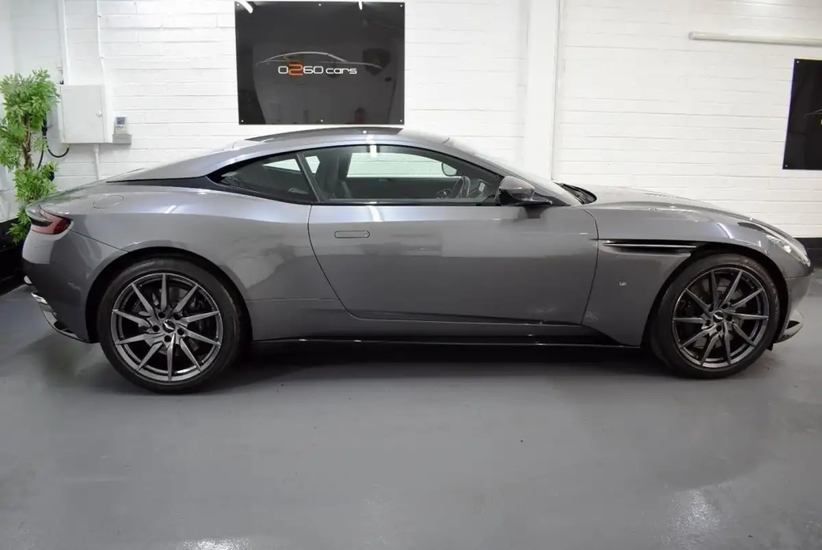 2016-aston-martin-db11-52-v12-launch-edition-big-6