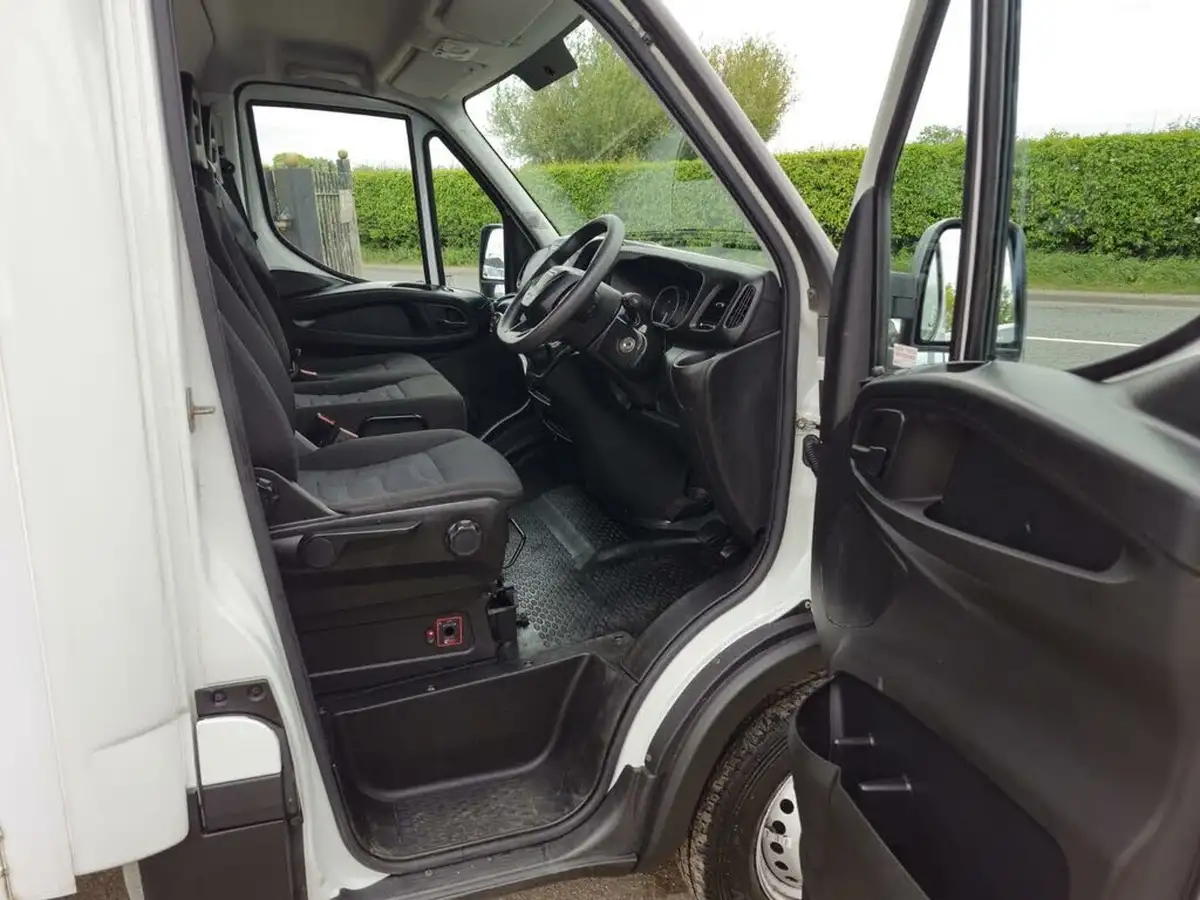 2021-iveco-daily-s-class-23td-35s14h-3000-big-9