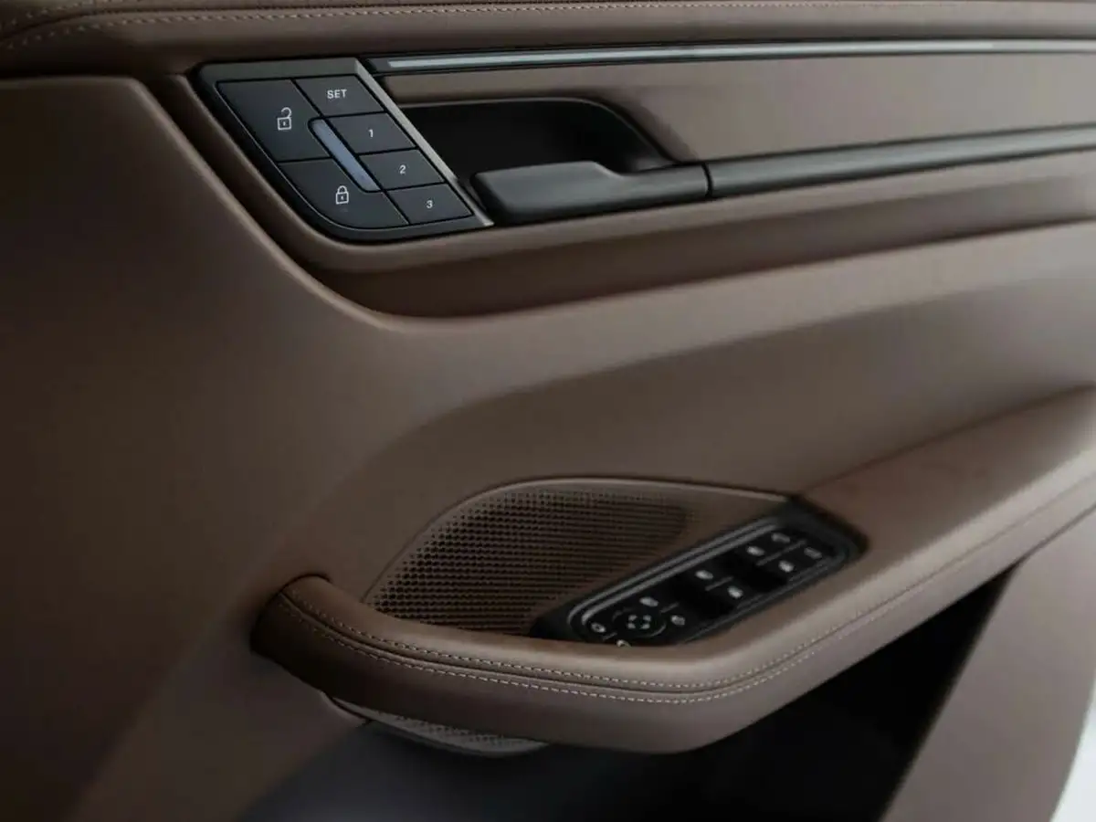 2024-porsche-macan-e-turbo-electric-big-49
