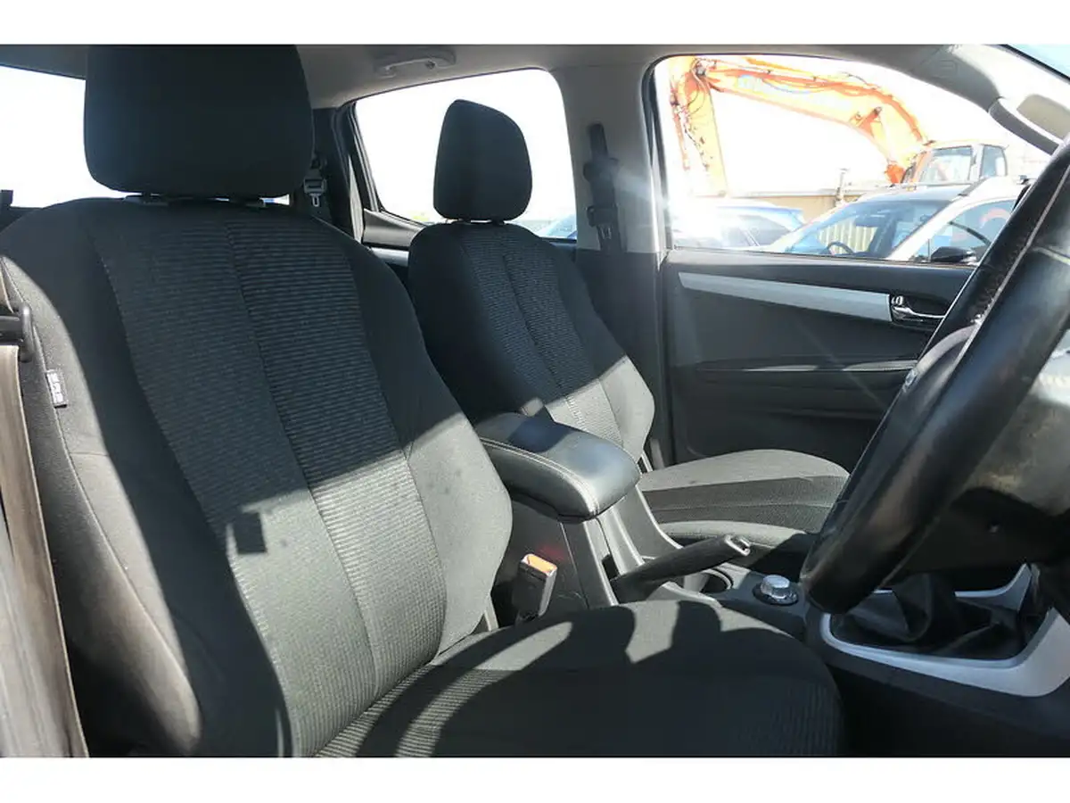 2019-isuzu-d-max-19td-yukon-double-pick-up-big-12