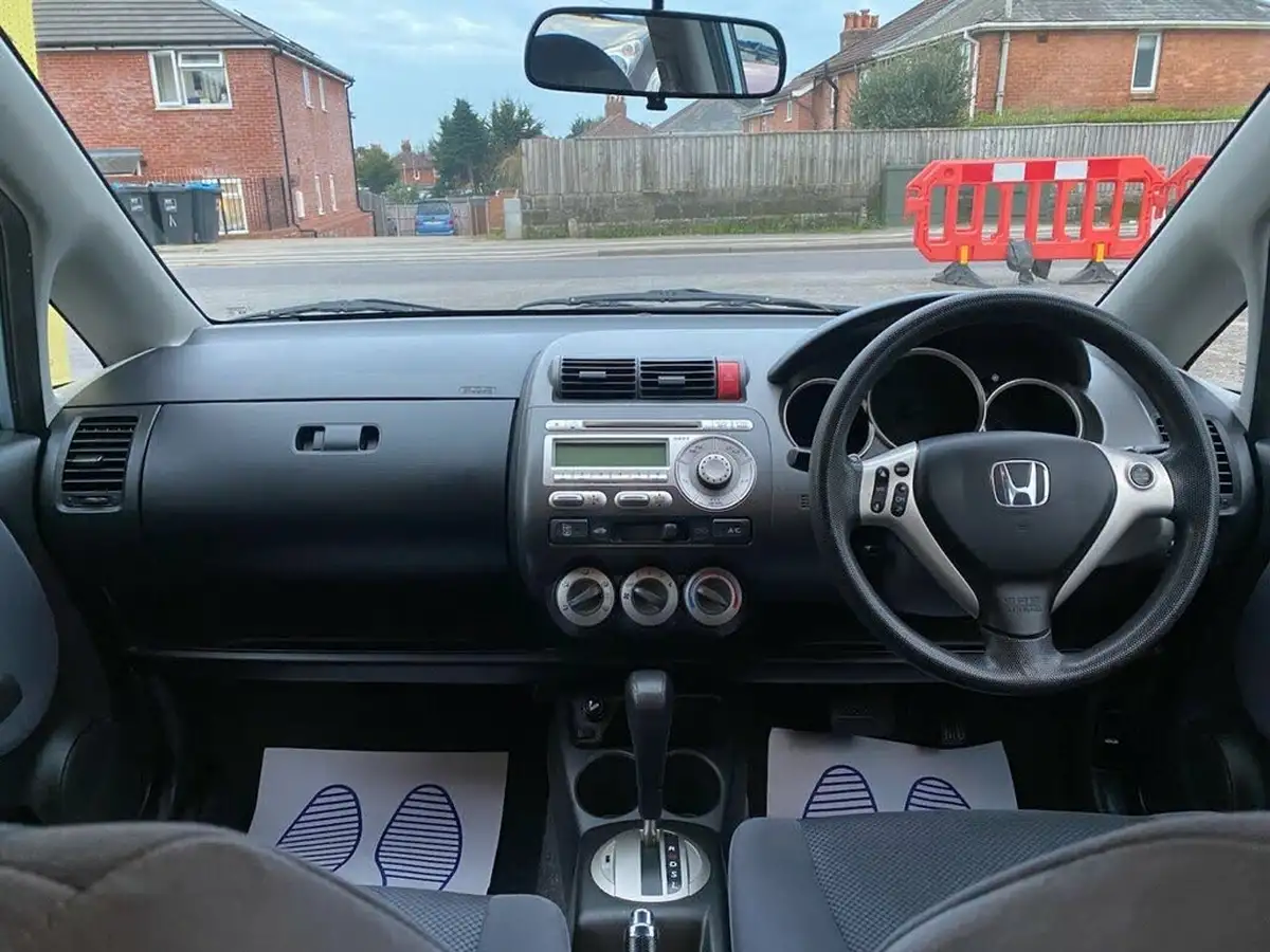 2008-honda-jazz-14-se-cvt-7-big-9