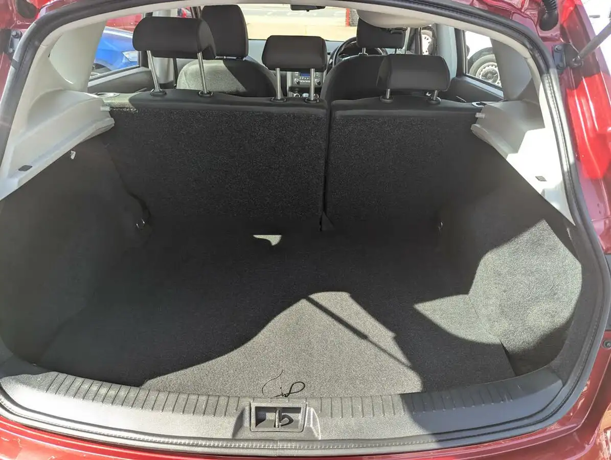 2013-nissan-qashqai-16-acenta-big-8