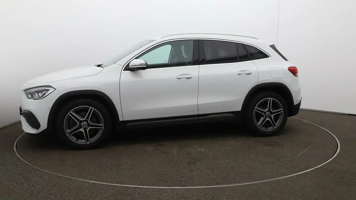 2022-mercedes-benz-gla-class-13-gla-180-amg-line-premium-big-56