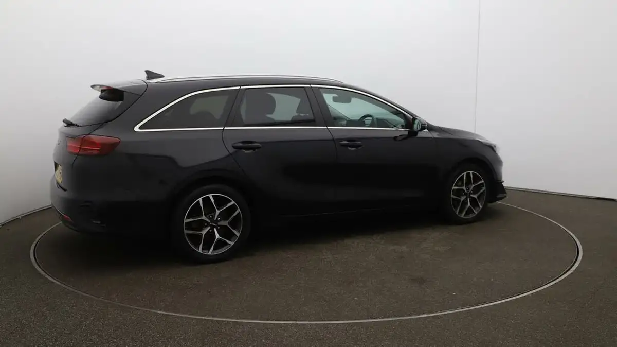 2022-kia-ceed-15-t-gdi-3-sportswagon-big-44
