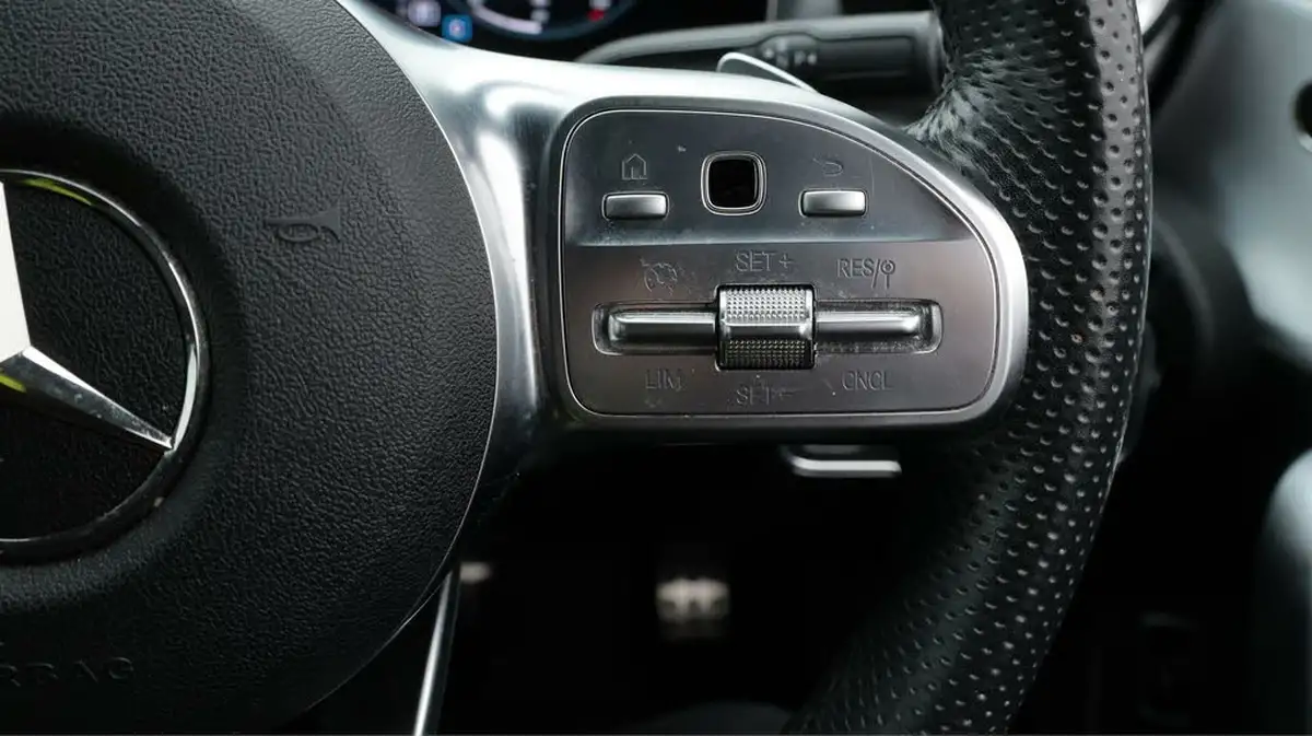 2020-mercedes-benz-cla-13-cla-180-amg-line-premium-plus-coupe-4d-big-26
