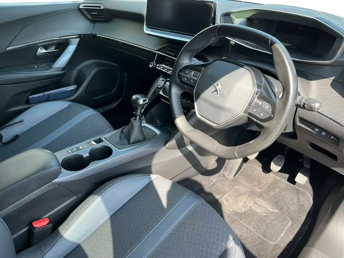 2020-peugeot-2008-suv-12-puretech-allure-premium-100bhp-big-4