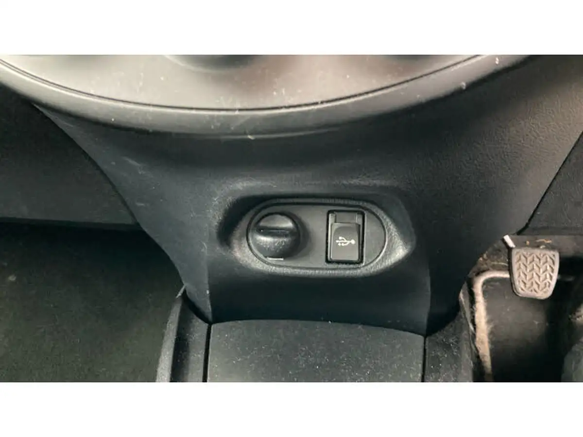 2020-toyota-yaris-15-vvt-i-y20-111bhp-1496cc-big-29