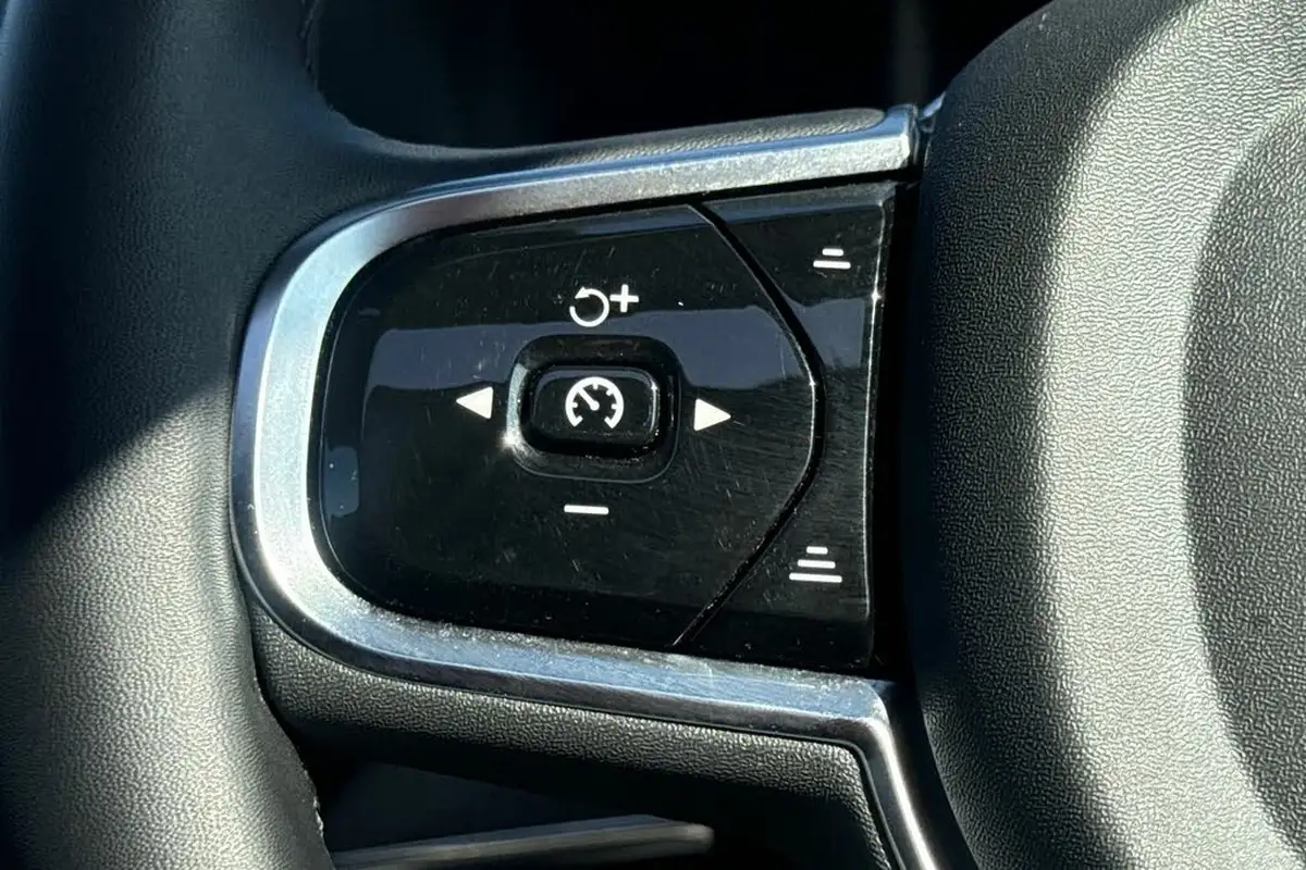 2024-volvo-xc90-20-t8-ultimate-dark-big-10