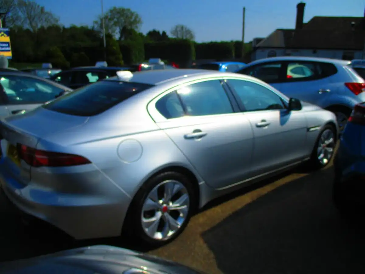 2020-jaguar-xe-20i-s-big-3