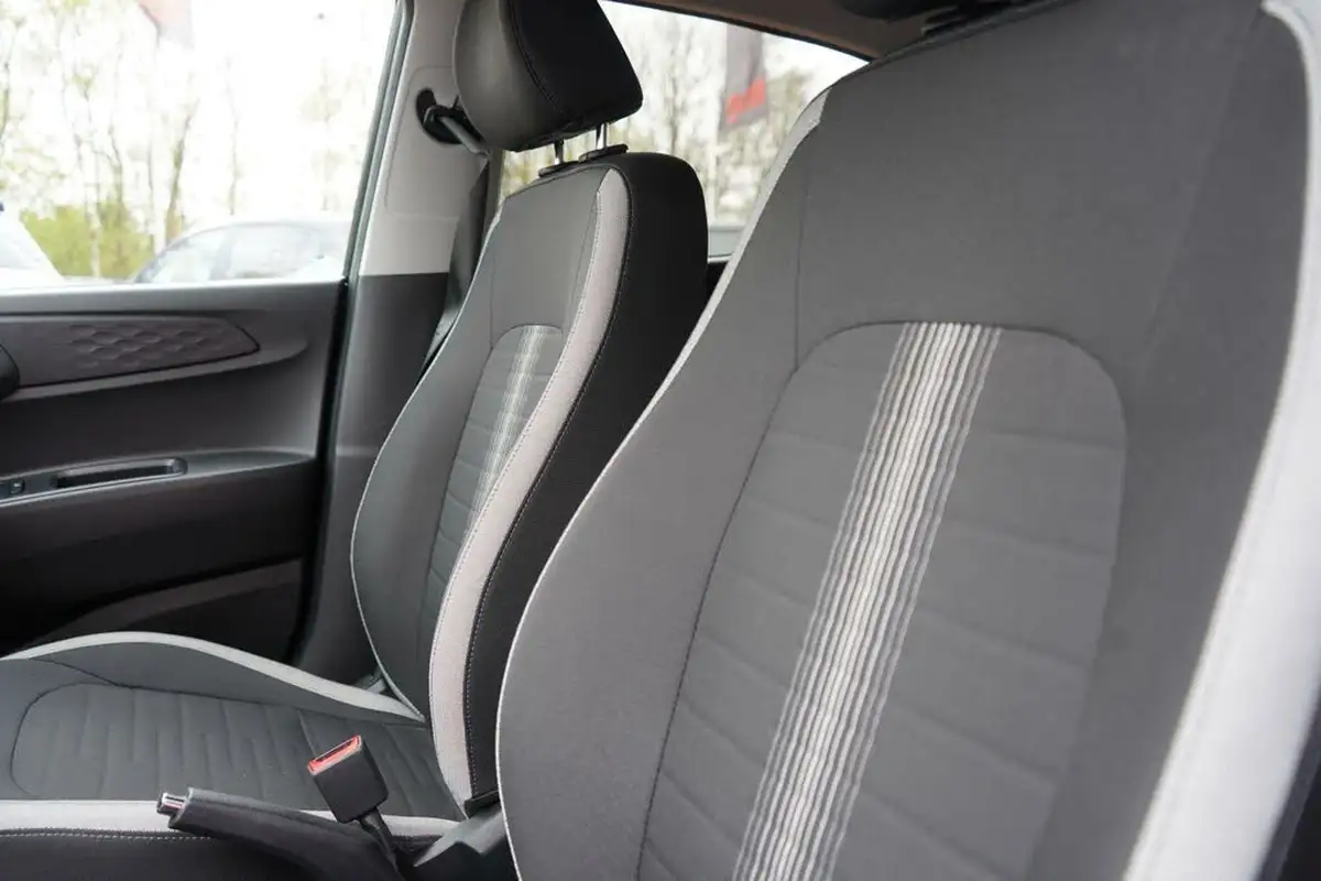 2023-hyundai-i10-10-premium-big-47