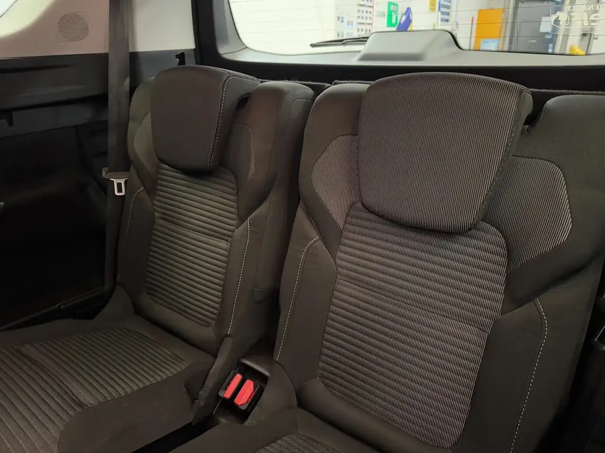 2019-renault-grand-scenic-13-tce-iconic-big-11