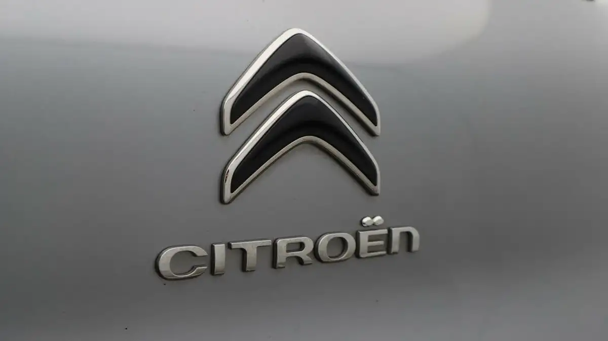 2020-citroen-c3-12-puretech-flair-plus-110ps-eat6-big-20