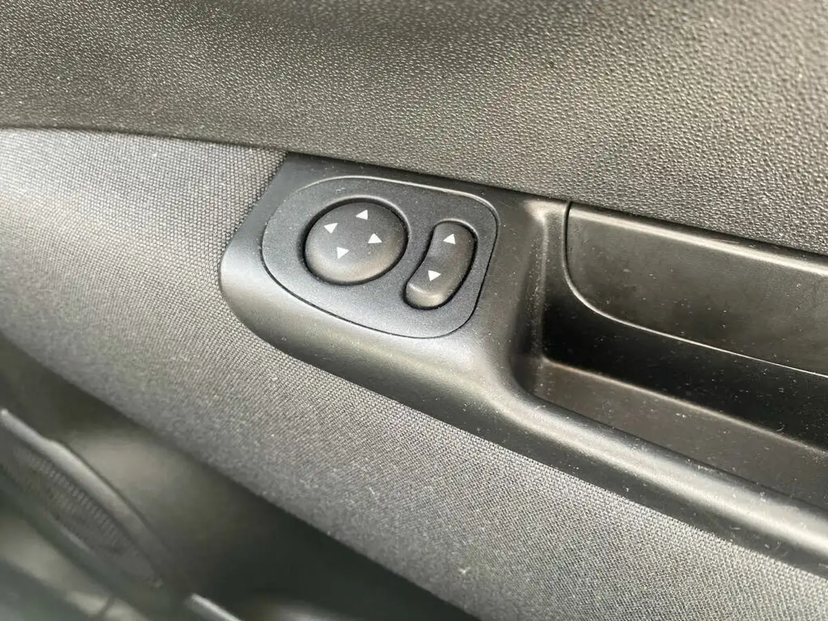 2019-fiat-500-12-lounge-ss-big-19