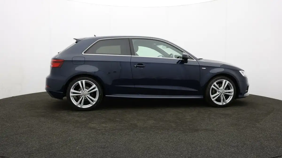 2017-audi-a3-20-tfsi-quattro-s-line-191ps-nav-hatchback-3d-big-30