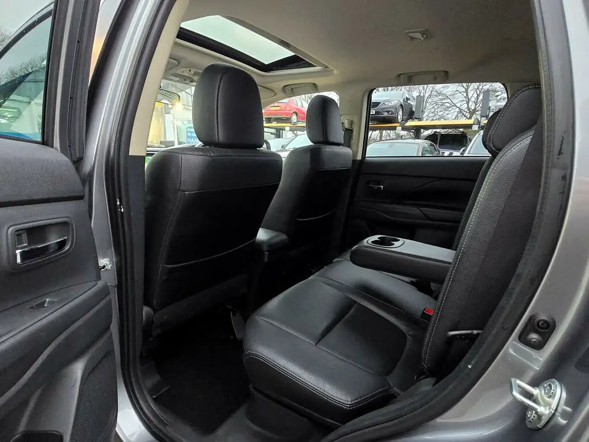 2014-mitsubishi-outlander-22di-d-gx4-big-27