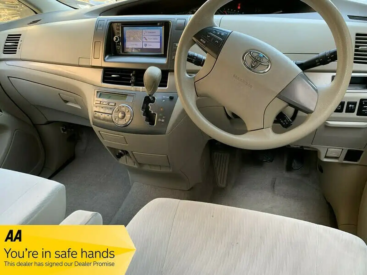 2012-toyota-estima-aeras-24-big-8