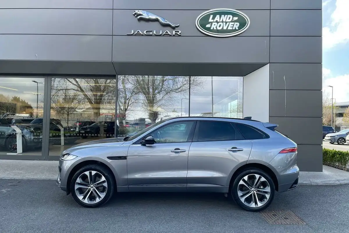 2023-jaguar-f-pace-20-d200-r-dynamic-hse-black-big-26