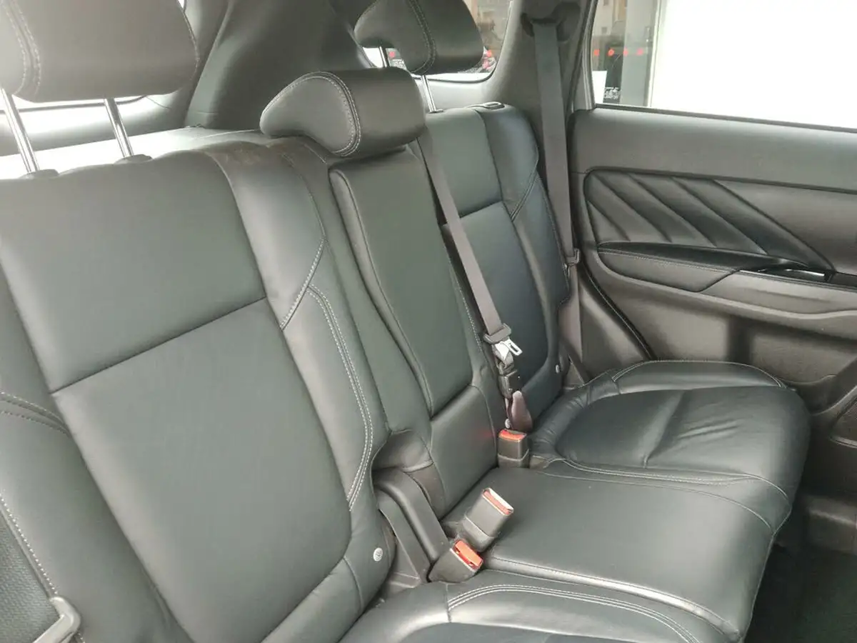 2019-mitsubishi-outlander-24-dynamic-phev-big-23