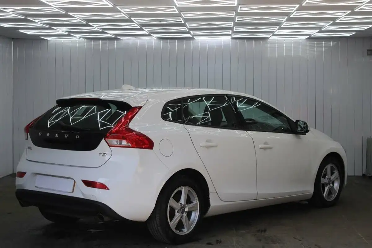 2013-volvo-v40-16-t2-es-big-2
