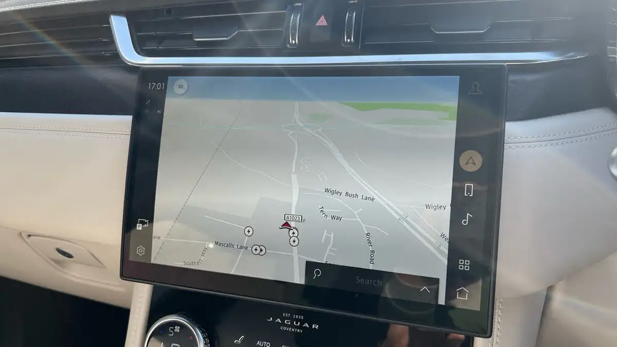 2021-jaguar-f-pace-20-p400e-hse-big-10
