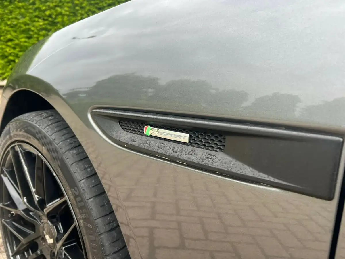 2016-jaguar-xe-20i-r-sport-240ps-big-42