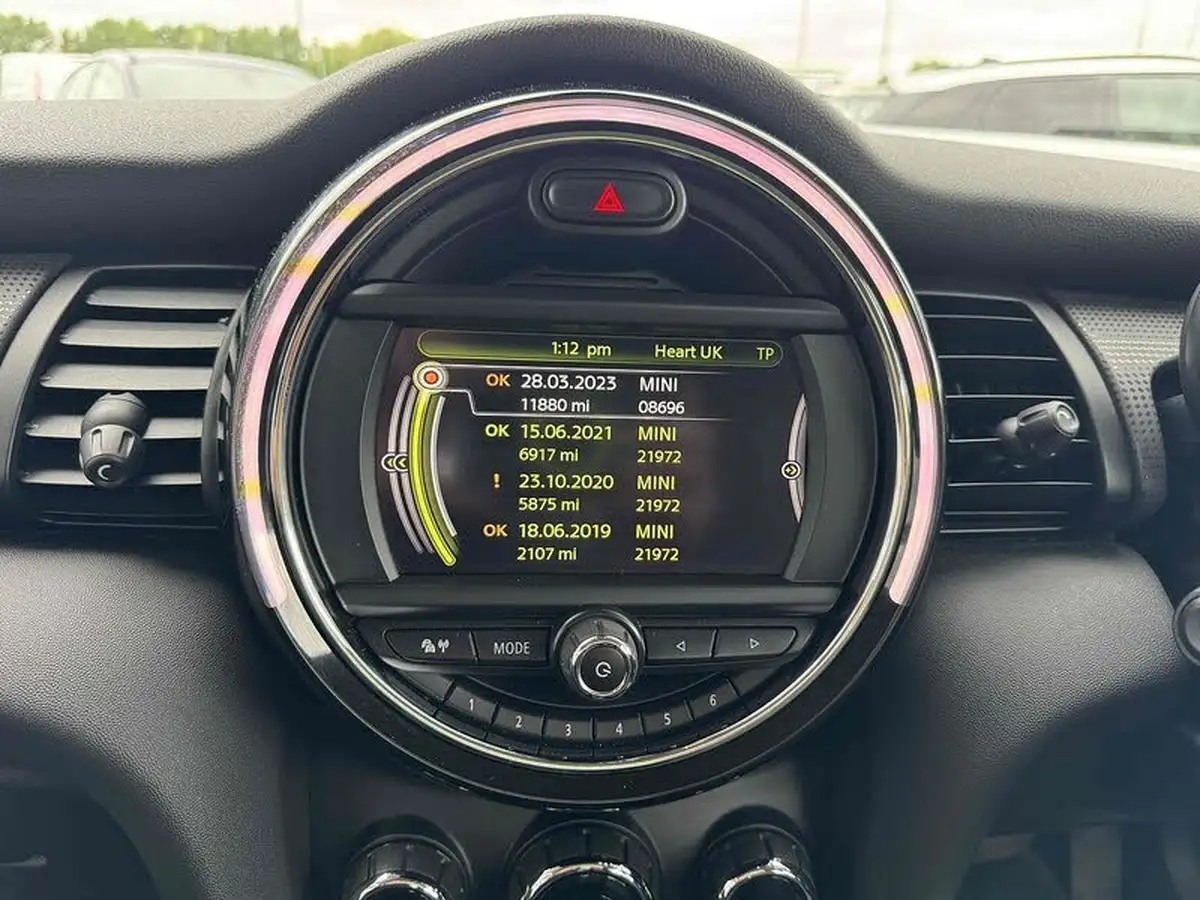 2016-mini-cooper-12-one-3d-auto-big-19