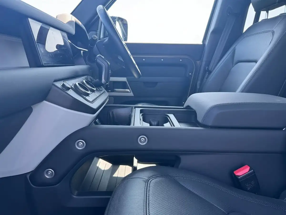 2023-land-rover-110-defender-30-d250-xs-edition-big-14