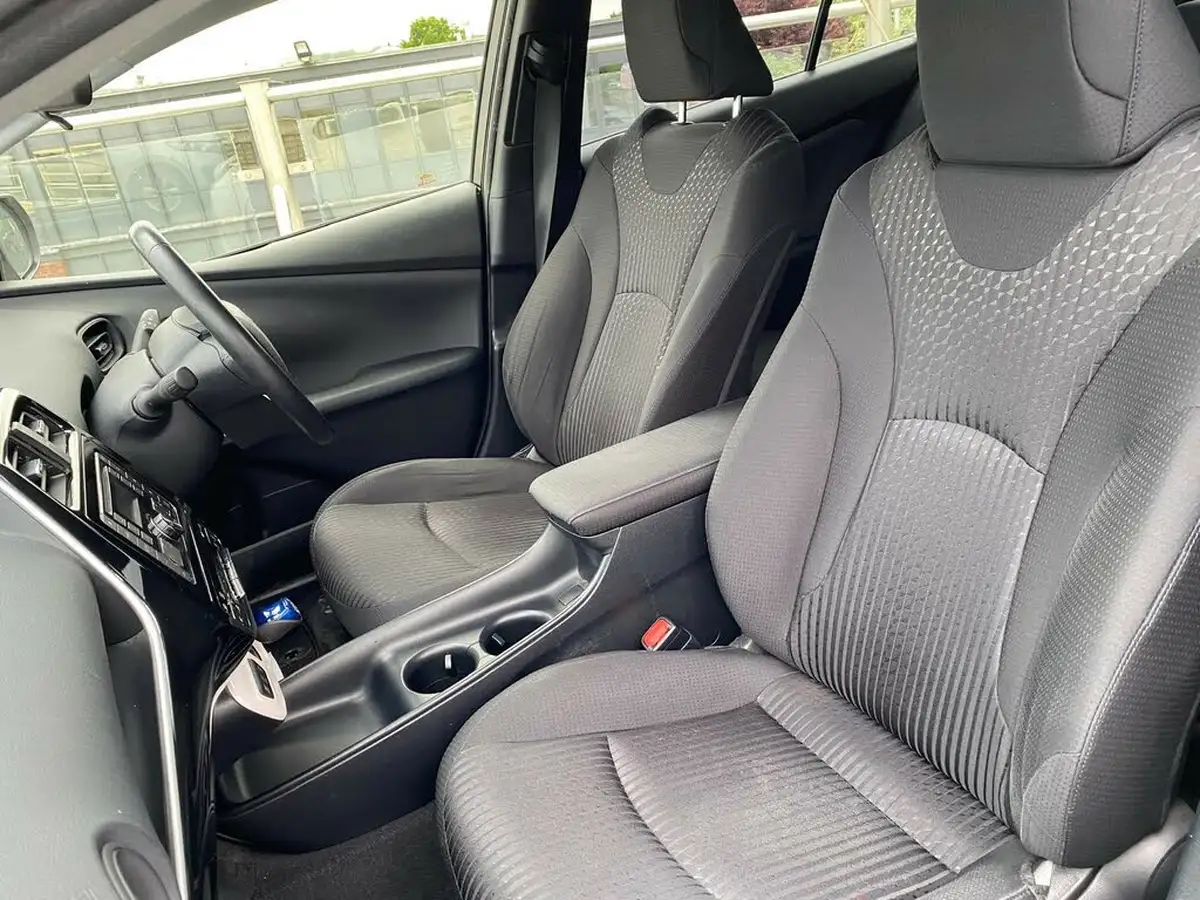 2017-toyota-prius-big-14