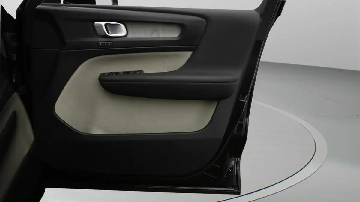 2021-volvo-xc40-15-t3-inscription-pro-163bhp-big-14