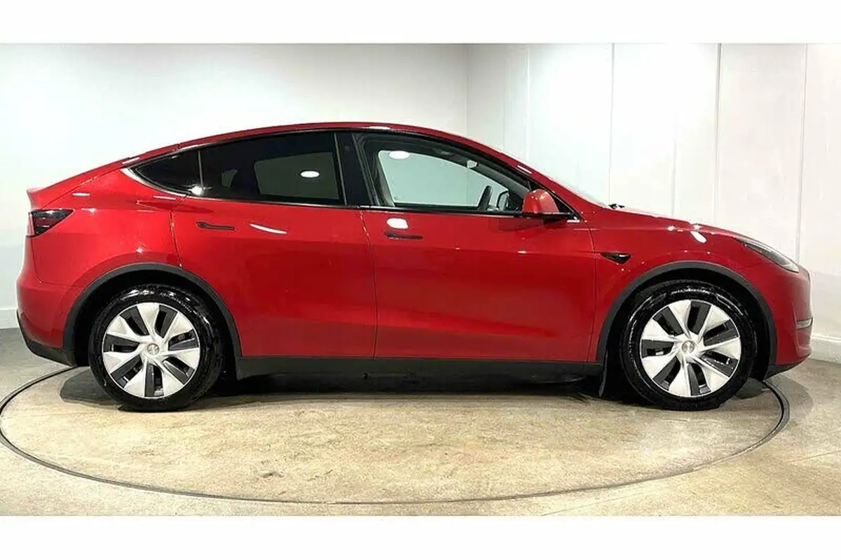 2022-tesla-model-y-e-long-range-big-3