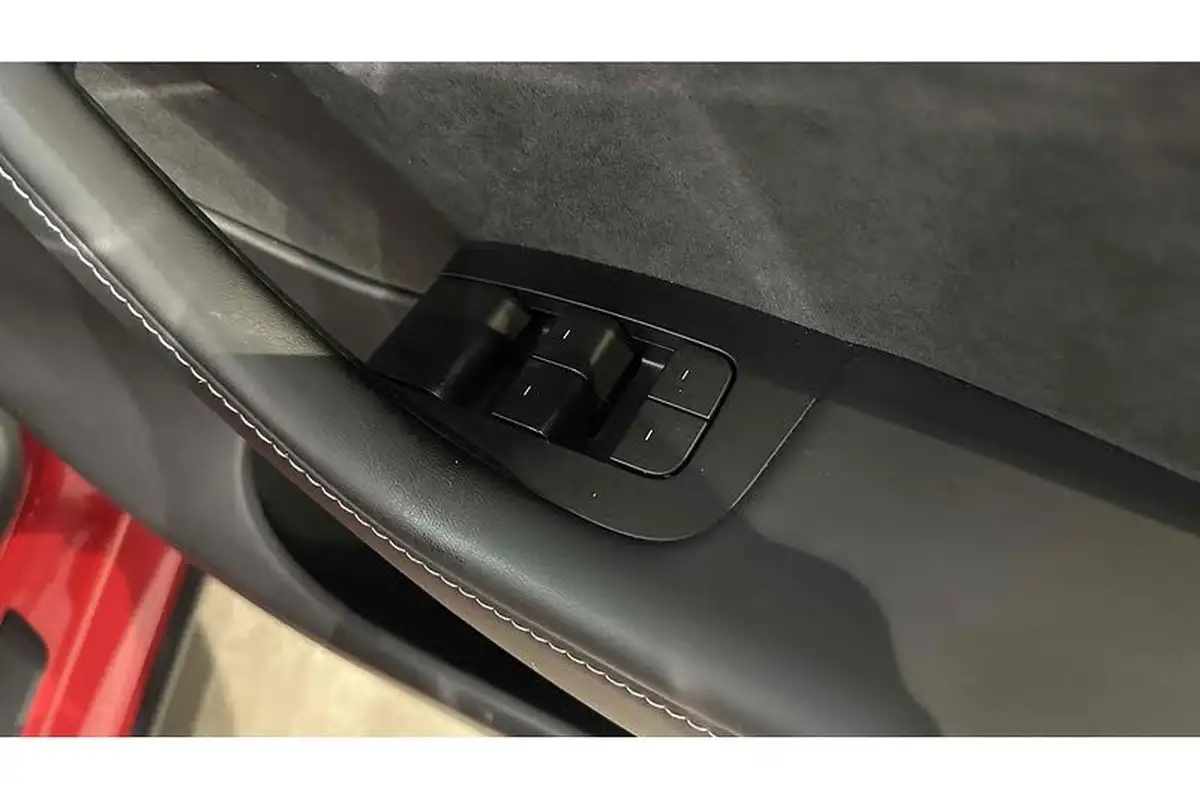 2022-tesla-model-y-e-long-range-big-29