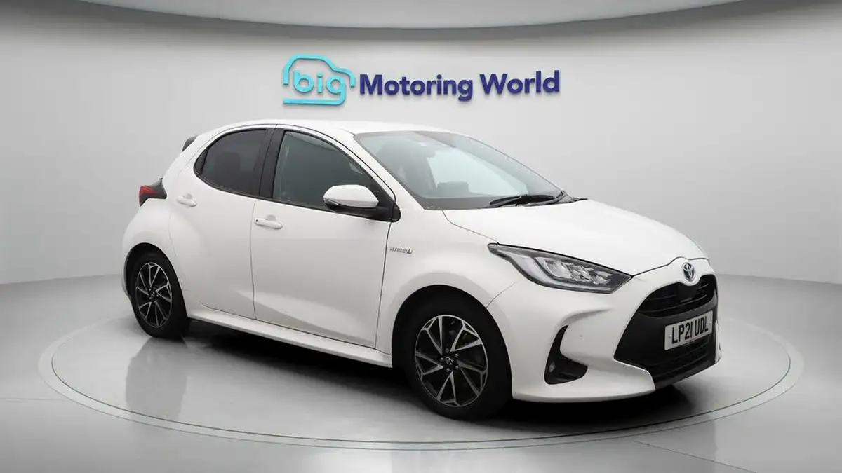 2021-toyota-yaris-15-vvt-i-design-big-1
