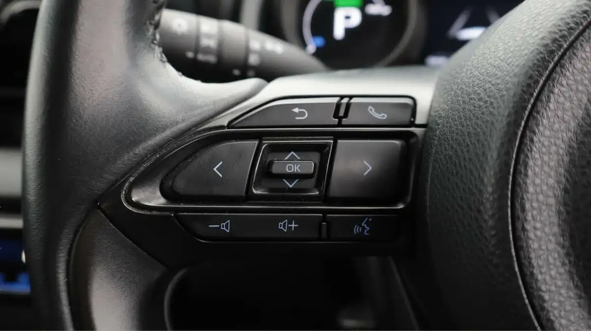 2021-toyota-yaris-15-vvt-i-design-big-25