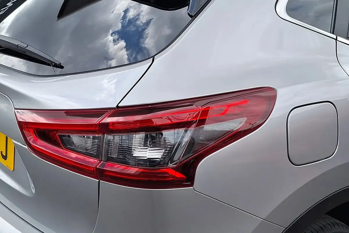 2018-nissan-qashqai-12-dig-t-n-connecta-big-16