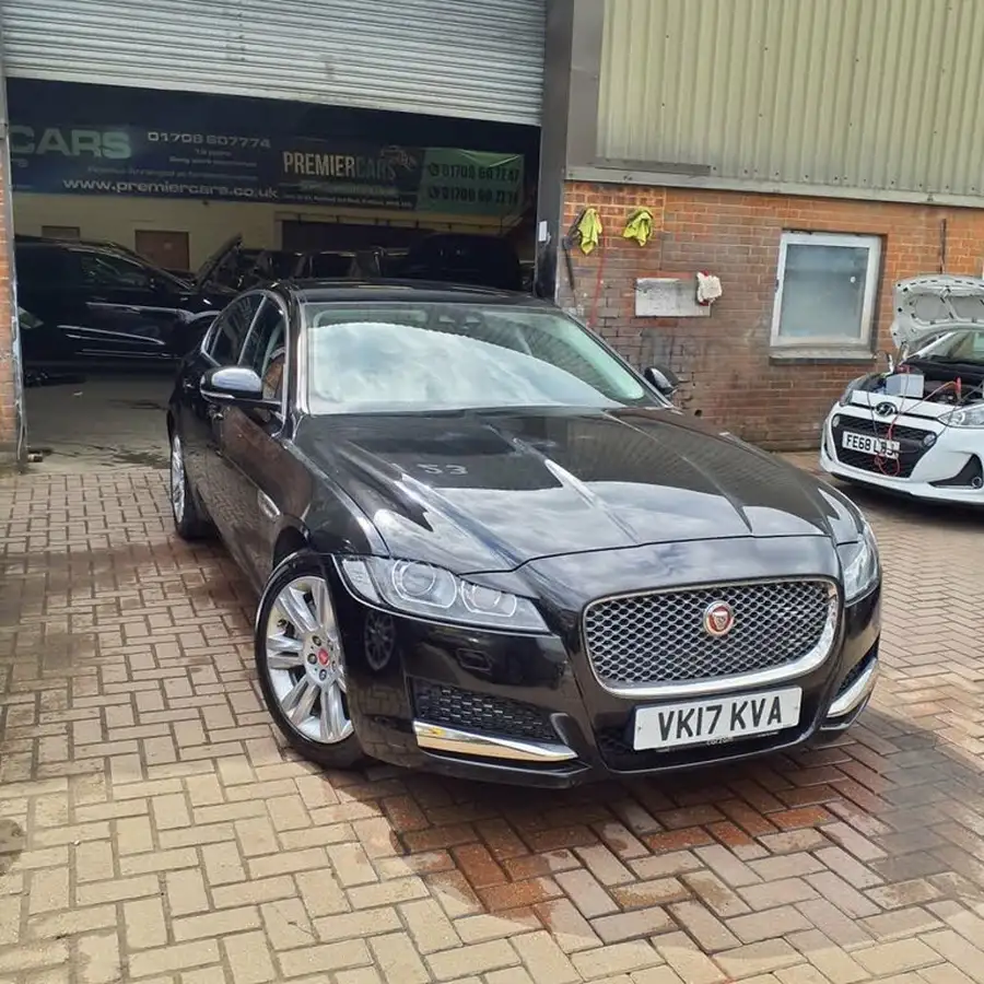 2017-jaguar-xf-20td-portfolio-180ps-saloon-4d-1999cc-auto-big-0
