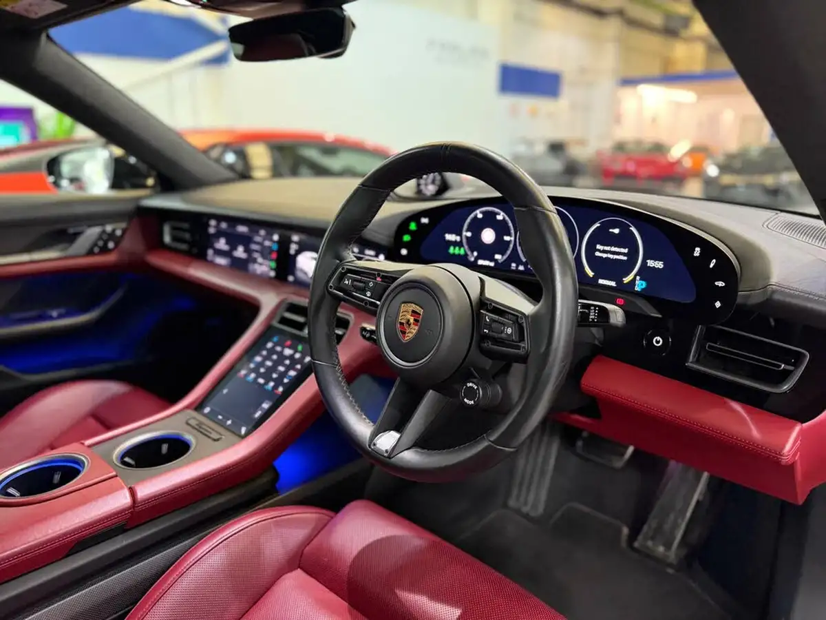2020-porsche-taycan-e-turbo-s-big-41