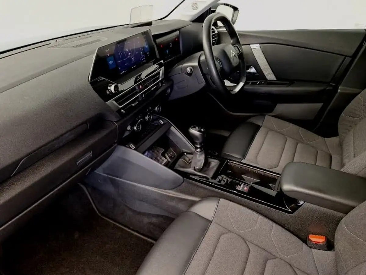 2022-citroen-c4-12-puretech-shine-130ps-big-4