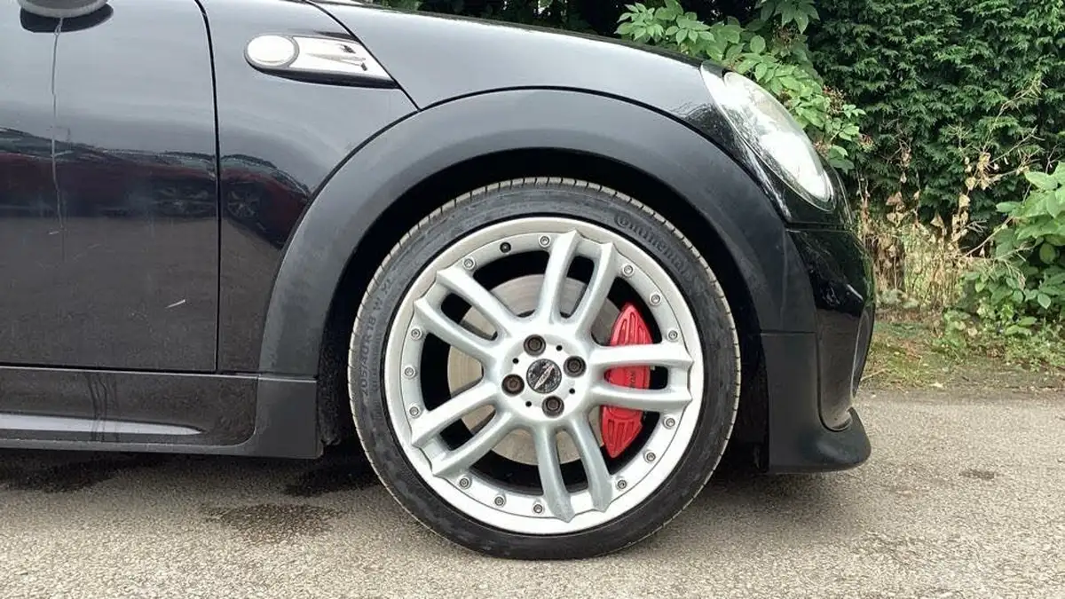 2010-mini-cooper-16-cooper-jcw-211bhp-hatchback-3d-big-17