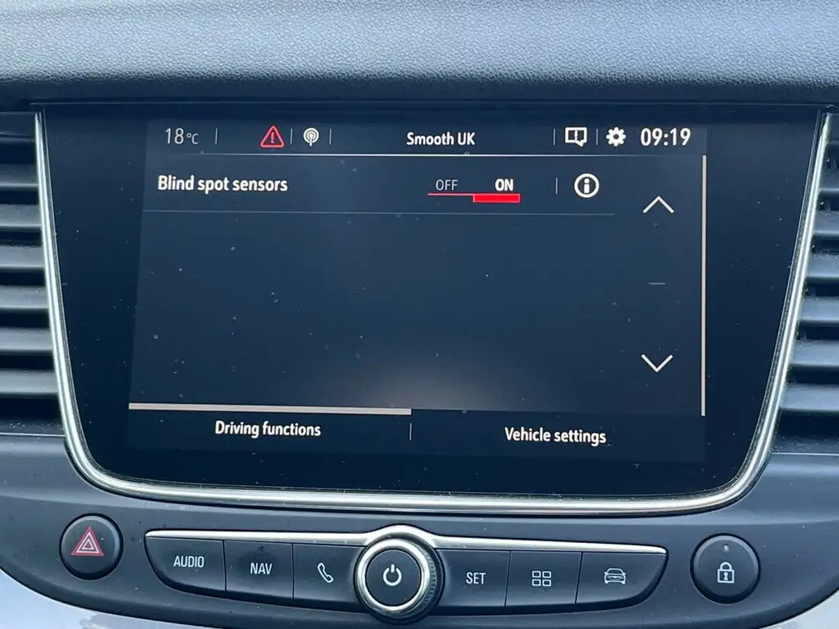 2020-vauxhall-grandland-x-12-sri-nav-big-19