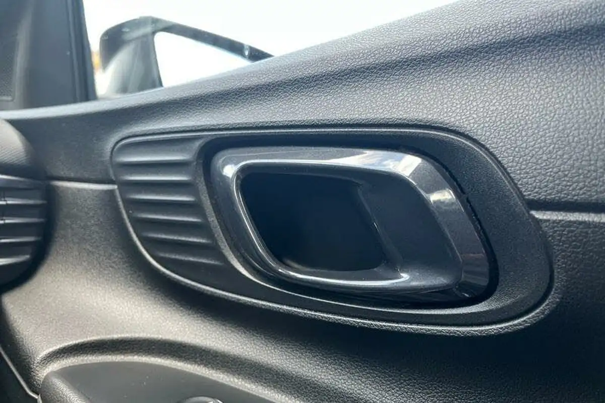 2022-hyundai-i20-10-t-gdi-premium-eclutch-imt-big-39