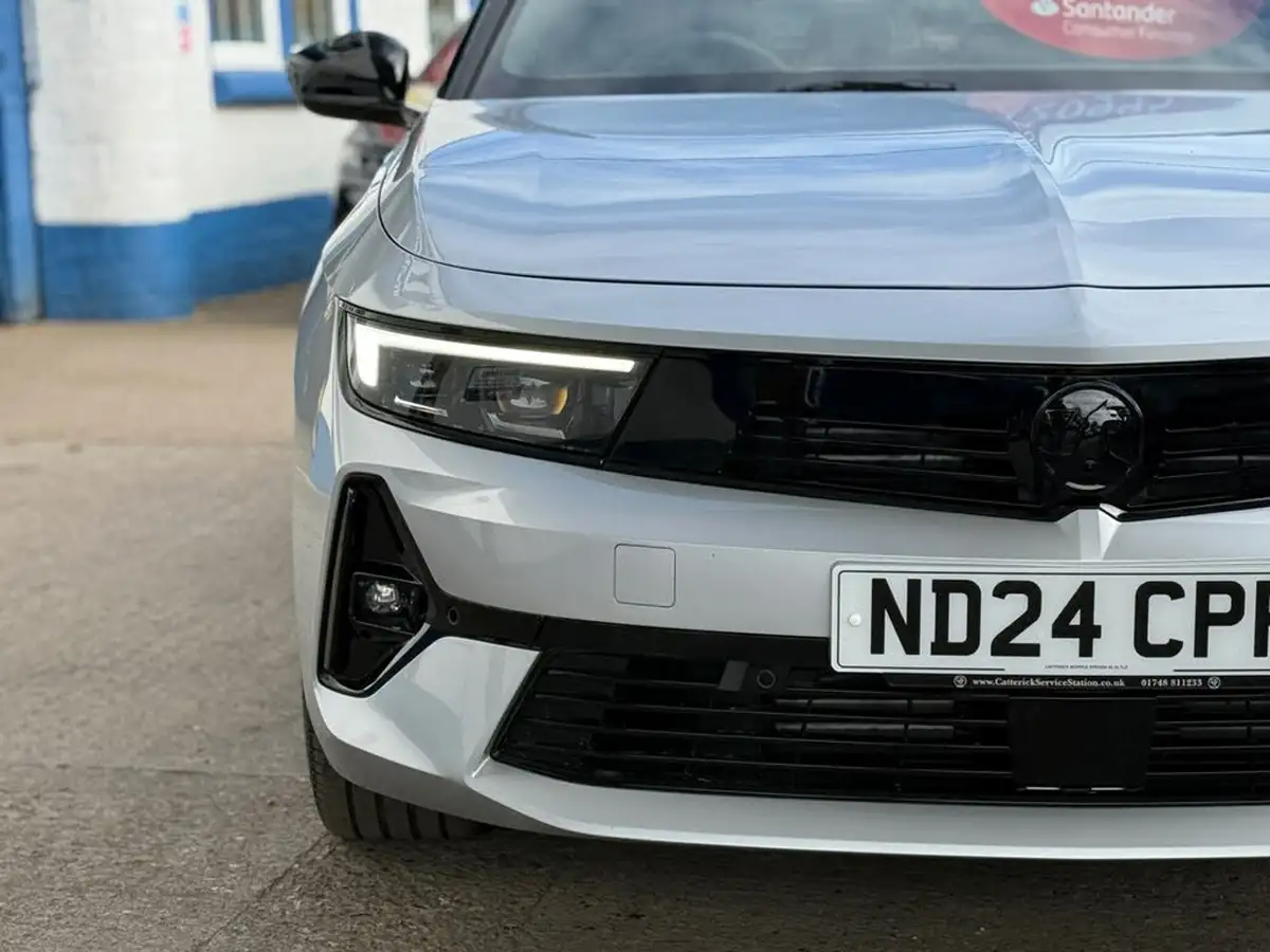2024-vauxhall-astra-12-turbo-ultimate-130ps-hatchback-big-14