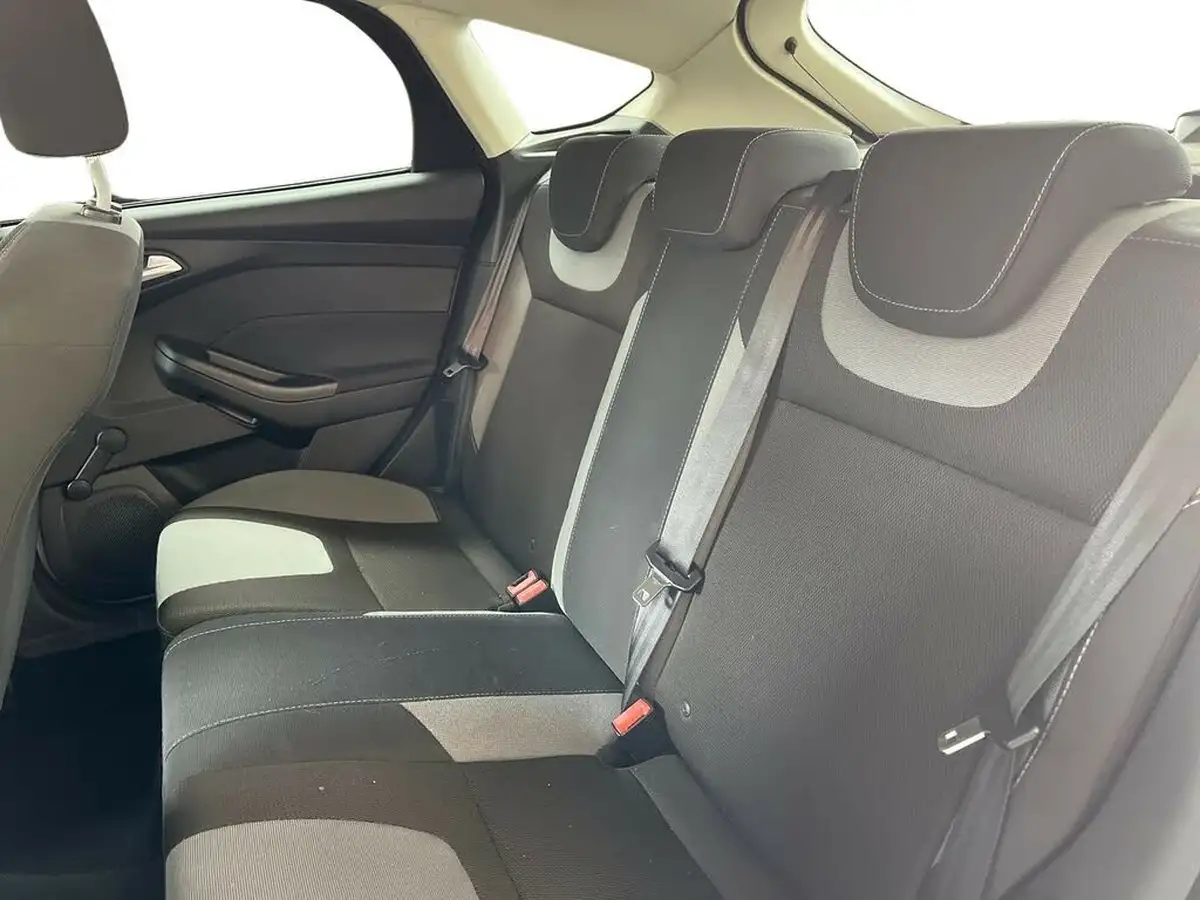 2014-ford-focus-16-zetec-125ps-hatchback-powershift-big-8