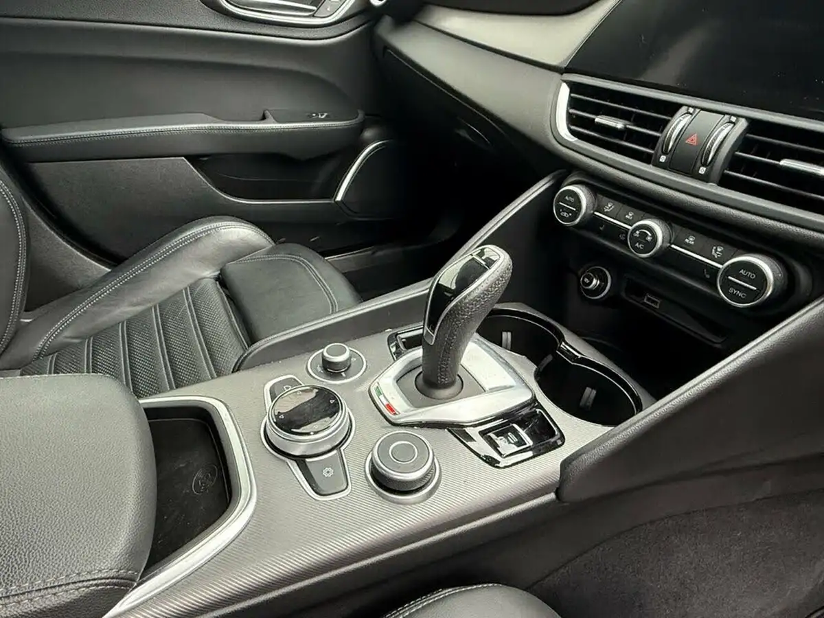 2021-alfa-romeo-giulia-20-veloce-276bhp-big-17