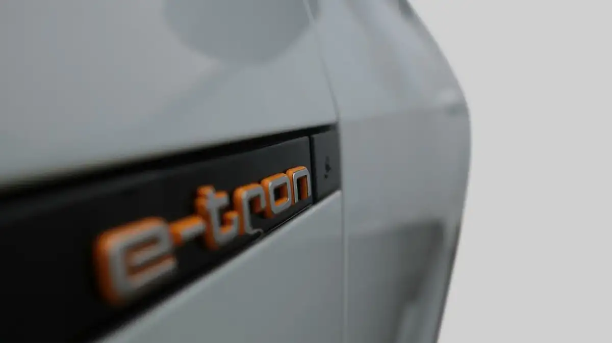 2022-audi-e-tron-55e-technik-station-wagon-big-20