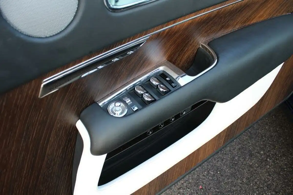 2016-rolls-royce-wraith-66-big-36