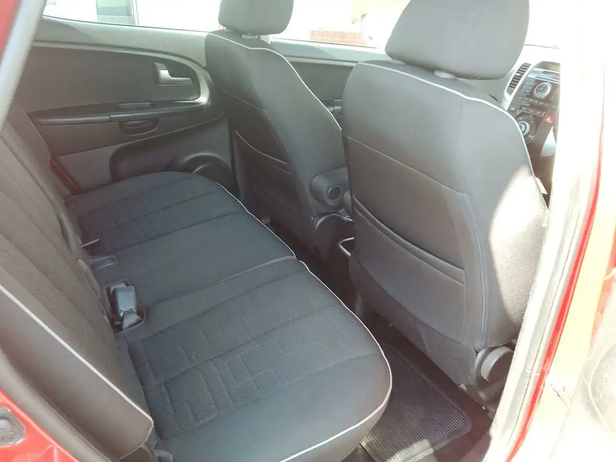 2012-kia-venga-16-2-big-23